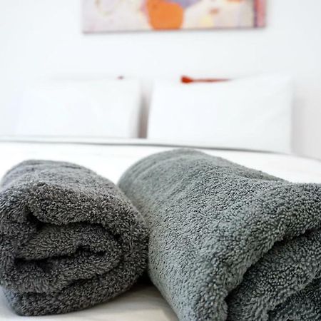 Urban Design Apt In Athena Bagian luar foto